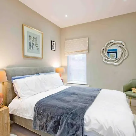 3 Bedroom Modern Townhouse Holiday home London
