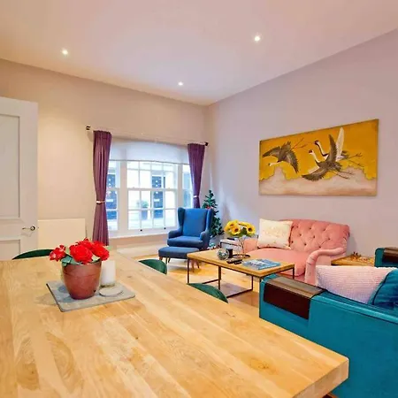 Holiday home 3 Bedroom Modern Townhouse London