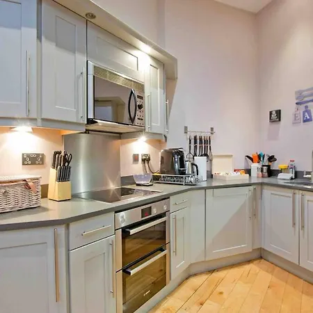 3 Bedroom Modern Townhouse London
