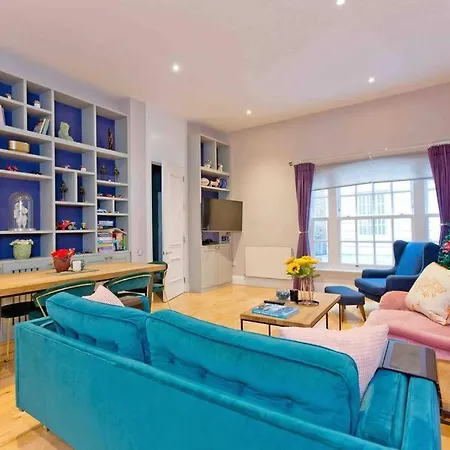 3 Bedroom Modern Townhouse * London
