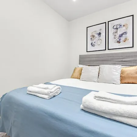 Elegance: Spacious 2br For Urban Comfort Apartment *