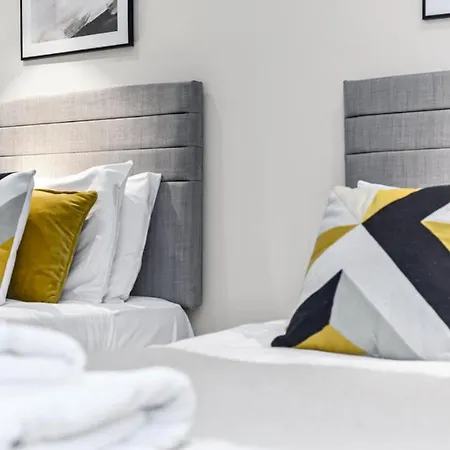 Apartment Elegance: Spacious 2br For Urban Comfort *