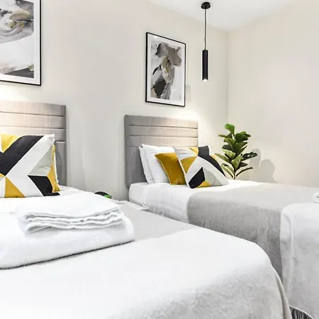 Apartment Elegance: Spacious 2br For Urban Comfort *