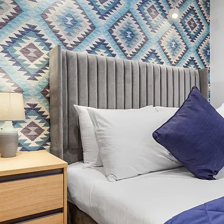 Modern One Bedroom Flat - Near Heathrow, Windsor Castle, Thorpe Park - Staines Tw18 Apartment