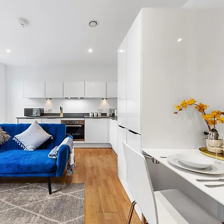 Modern One Bedroom Flat - Near Heathrow, Windsor Castle, Thorpe Park - Staines Tw18 * London