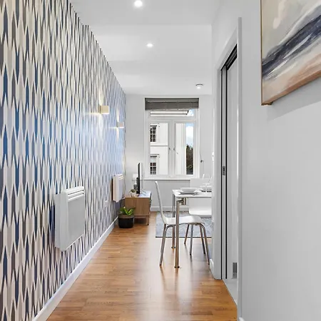 Modern One Bedroom Flat - Near Heathrow, Windsor Castle, Thorpe Park - Staines Tw18 * London
