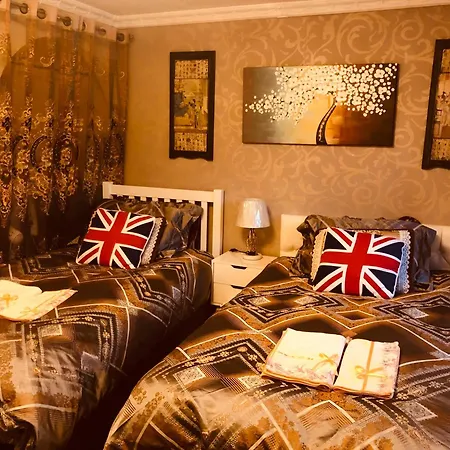 Cheerful 4 Bedroom House With Garden Free Parking * London