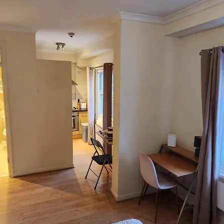 Uk Chaps Retreat: Private Chelsea Apartment London