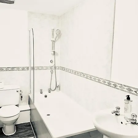 Tower Bridge London, 2 Bedrooms, Reception, Kitchen, Parking * London