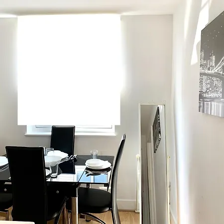 Tower Bridge London, 2 Bedrooms, Reception, Kitchen, Parking Apartment London