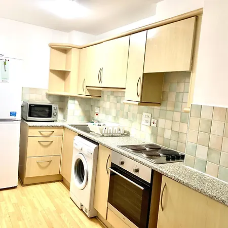 Tower Bridge London, 2 Bedrooms, Reception, Kitchen, Parking Apartment