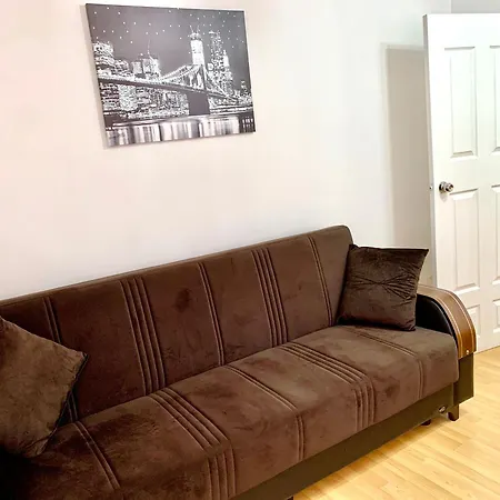 Tower Bridge London, 2 Bedrooms, Reception, Kitchen, Parking Apartment *