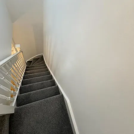 Beahive House * Redbridge