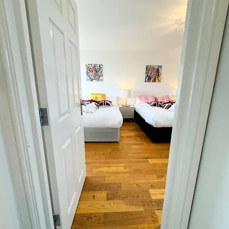Beahive House * Redbridge