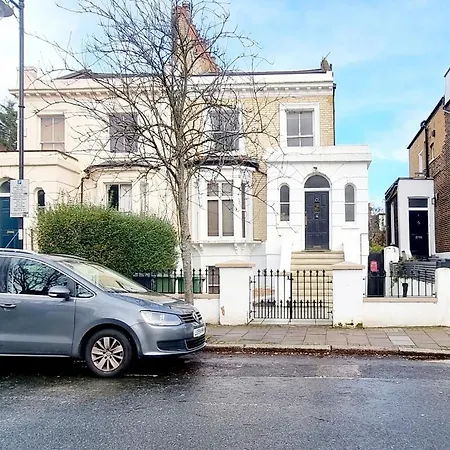 Charming Victorian With Aircon In Apartment