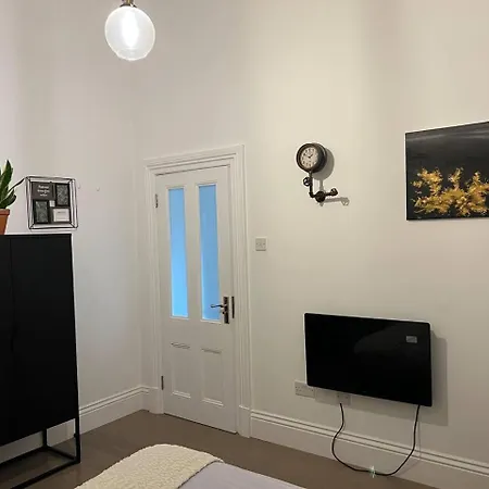 Modern And Spacious 2 Bedroom Flat Near Shoreditch Apartment