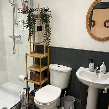 Modern And Spacious 2 Bedroom Flat Near Shoreditch * London