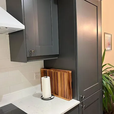 Modern And Spacious 2 Bedroom Flat Near Shoreditch London