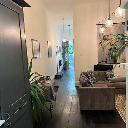 Modern And Spacious 2 Bedroom Flat Near Shoreditch Apartment London