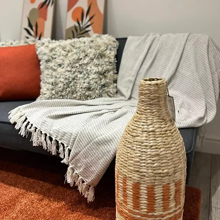 Modern Broadway -2 Mins To Tube & Well-equipped Apartman *