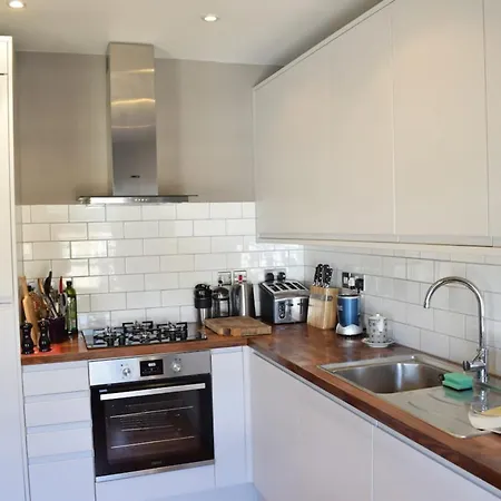 Apartment Contemporary 2bd Flat 4 Mins To Finsbury Park! London