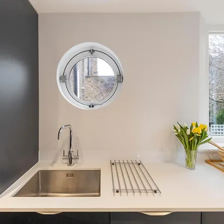 Apartment Guest Favorite Private With King Sized Bed And Garden Newly Renovated London