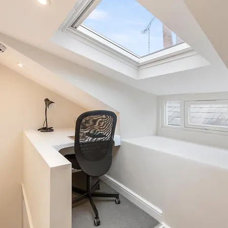Guest Favorite Private With King Sized Bed And Garden Newly Renovated Apartment