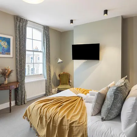 Apartment Guest Favorite Private With King Sized Bed And Garden Newly Renovated *