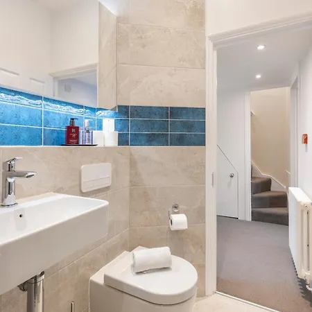 Apartment Guest Favorite Private With King Sized Bed And Garden Newly Renovated