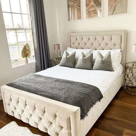 Apartment Stylish 1 Bedroom *