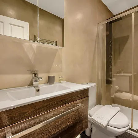 The West Kensington Collection Apartment *