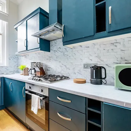 2 Bedroom In Center Of *