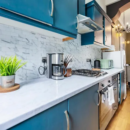 2 Bedroom In Center Of * London
