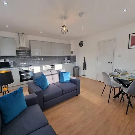 2 Bedroom Near Station *