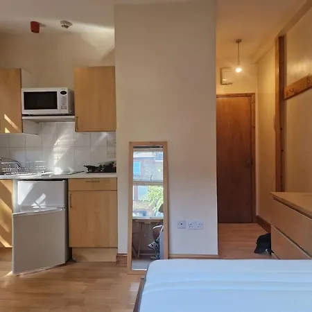 Bright Highgate Apartament