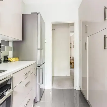Pass The Keys - Modern Trendy Battersea Apartment *