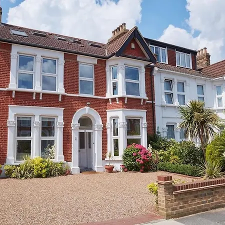 Beechhill House - London Holiday home Eltham