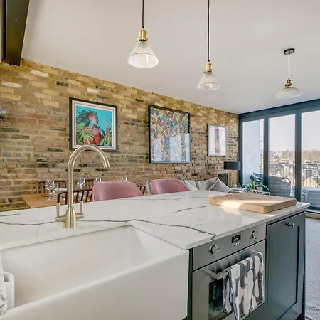 Appartement Stylish 2 Bed Flat With Balcony Great Views Nrtube *