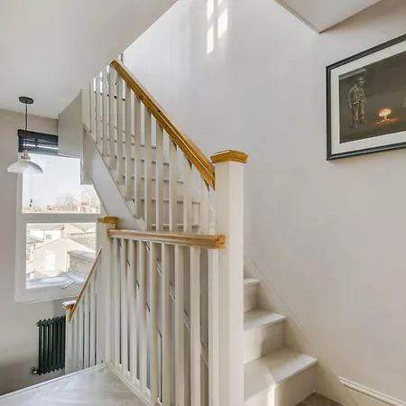 Appartement Stylish 2 Bed Flat With Balcony Great Views Nrtube Londen