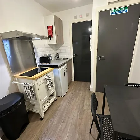 Halloway Guest 54 * London