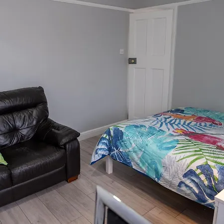 Spacious Double Bedroom In Shooters Hill *