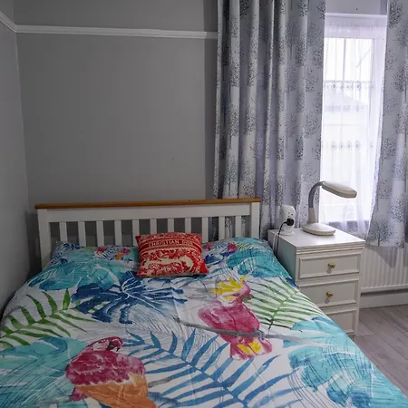 Homestay Spacious Double Bedroom In Shooters Hill