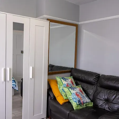 Spacious Double Bedroom In Shooters Hill Homestay