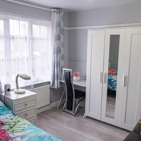 Spacious Double Bedroom In Shooters Hill * London