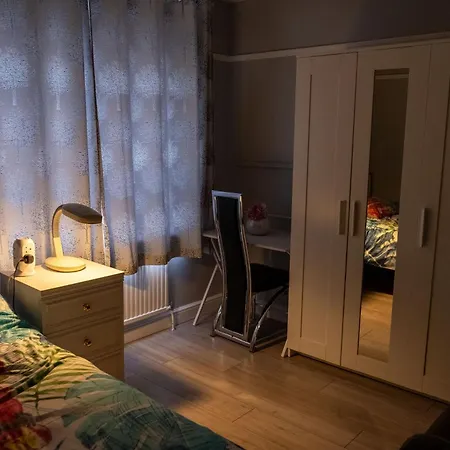 Spacious Double Bedroom In Shooters Hill * London