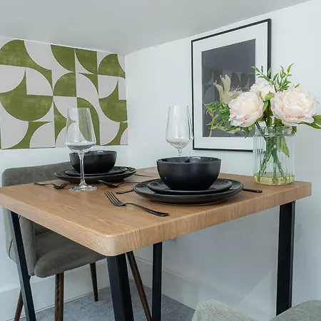 Deluxe Urban Retreat With City Views Studio And One Bedroom Near Camden By Belvilla Apartmán