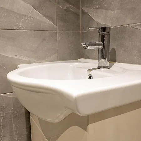 Deluxe Urban Retreat With City Views Studio And One Bedroom Near Camden By Belvilla Apartmán