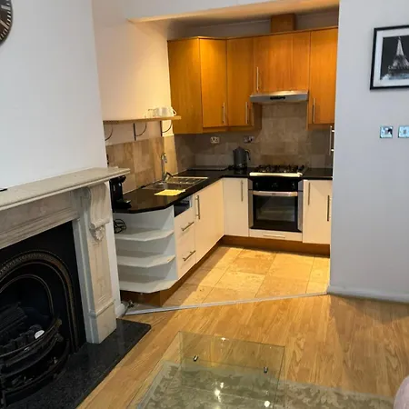 Minutes From Hammersmith And Kensington 2 Apartman