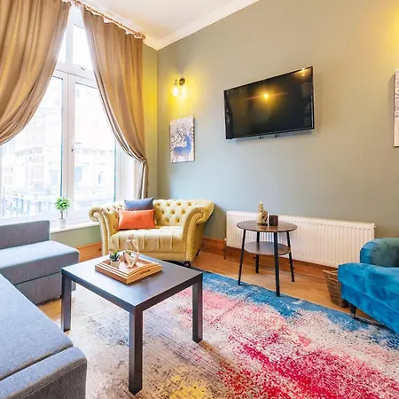 2 Bedroom In Center Of London