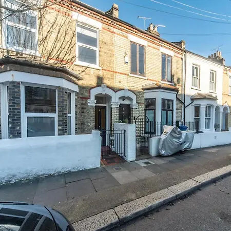 Pass The Keys Characterful Victorian Near Holiday home *